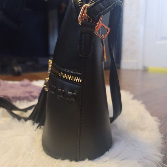 Black Crossbody - Picture 4 of 4